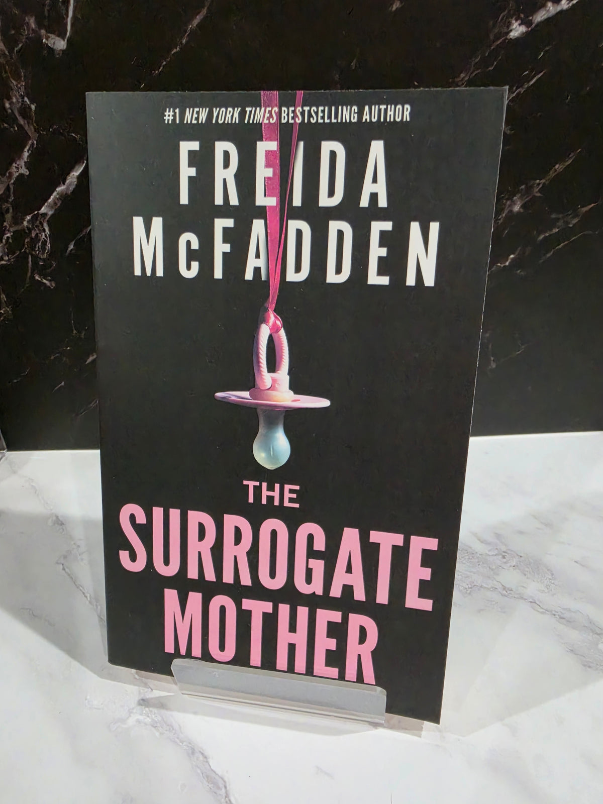The Surrogate Mother - Freida McFadden