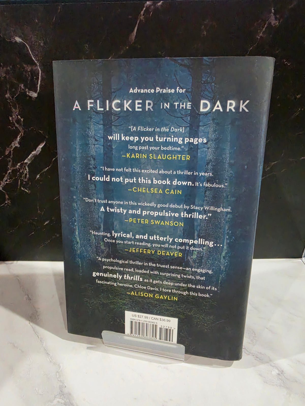 Stacy Willingham - A Flicker in the Dark