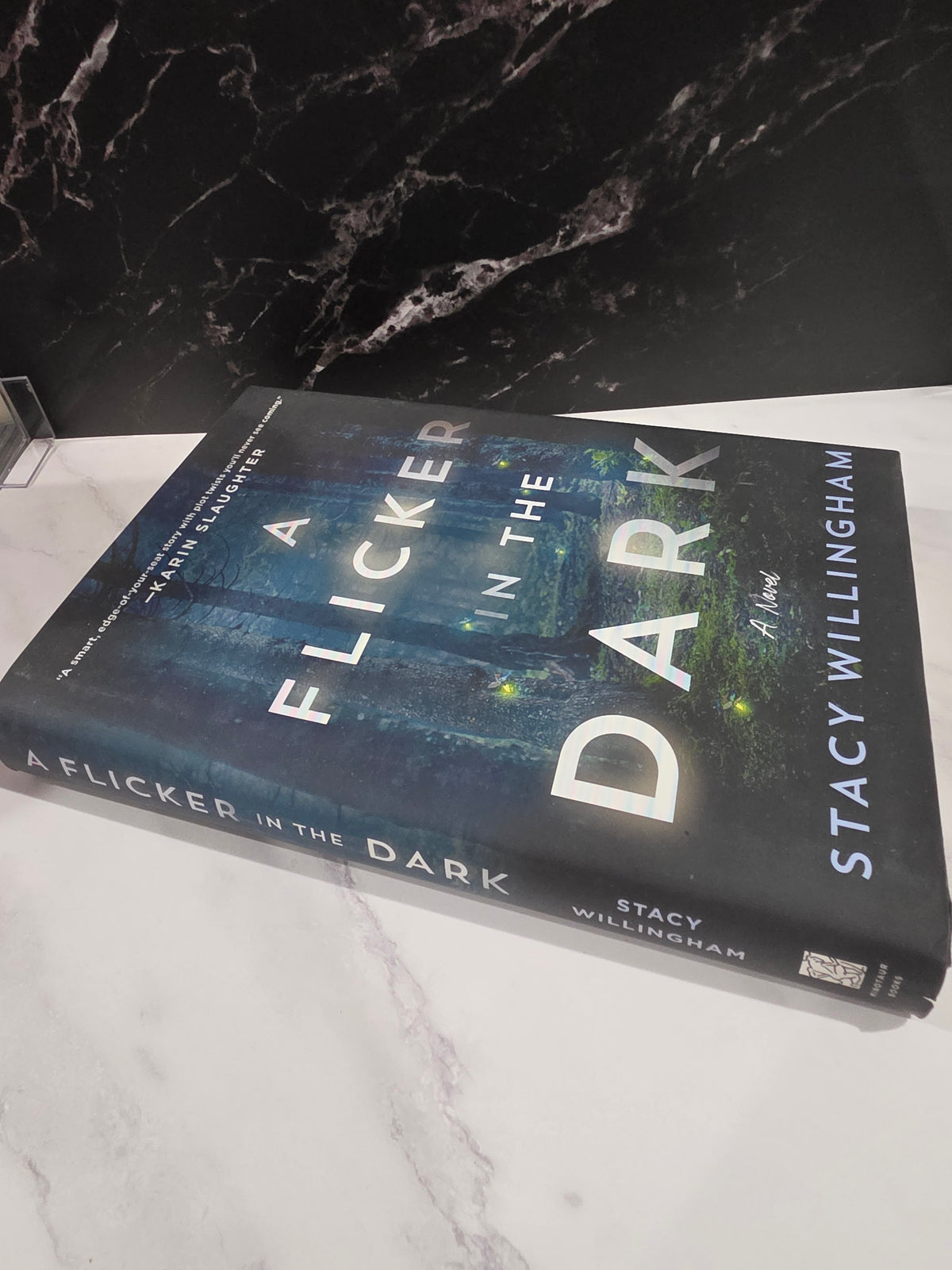 Stacy Willingham - A Flicker in the Dark