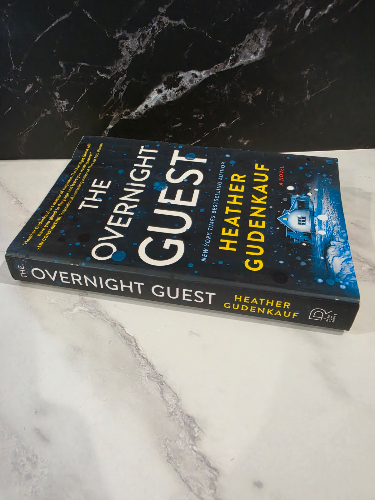 Heather Gudenkauf - The Overnight Guest