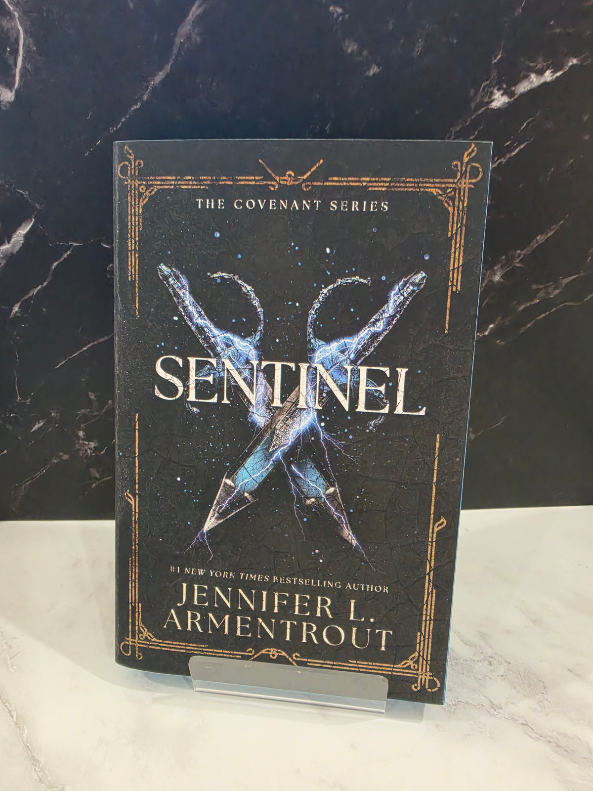 Jennifer L. Armentrout - Sentinel