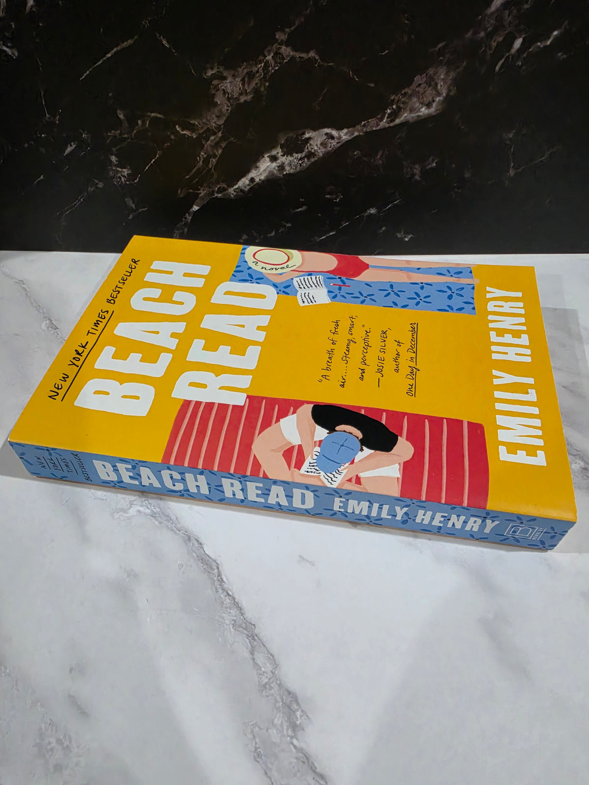 Emily Henry - Beach Read