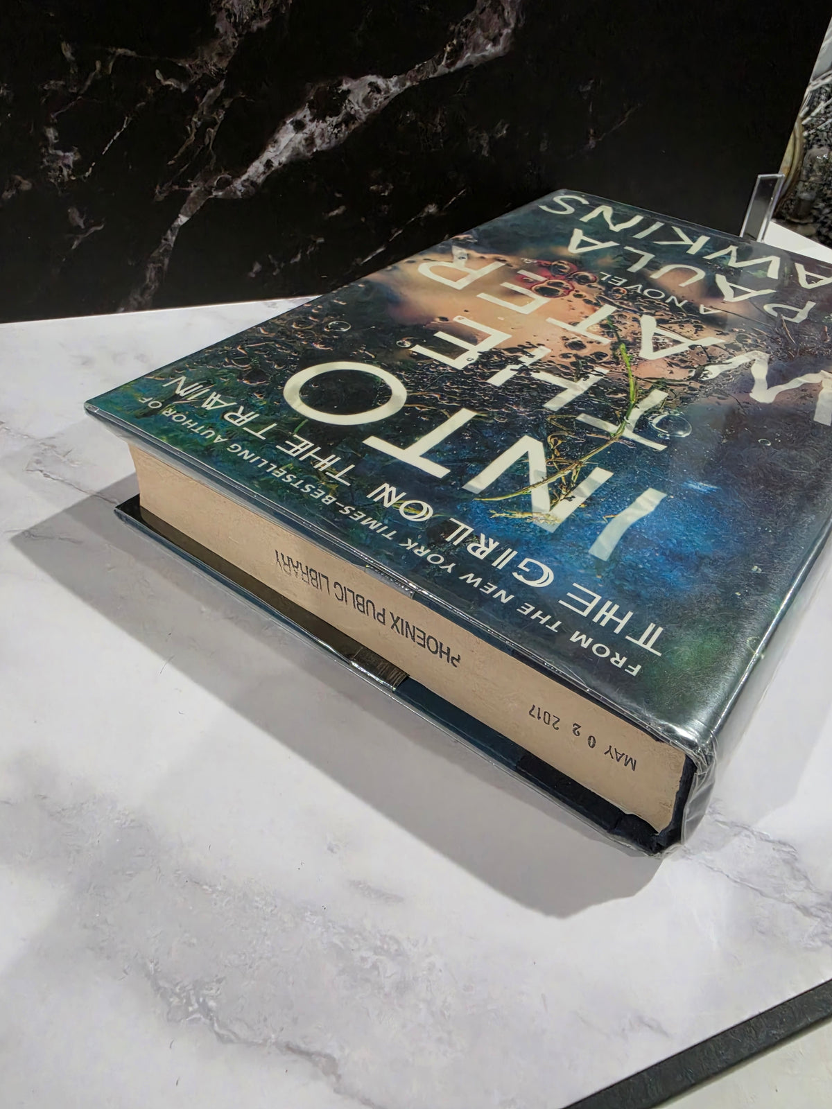Paula Hawkins - Into the Water
